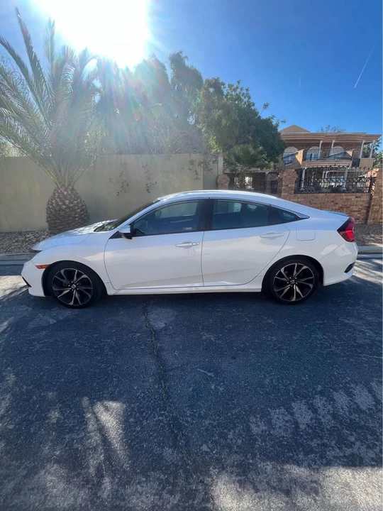 2020 Honda Civic 10th Gen - Image 6 of 10