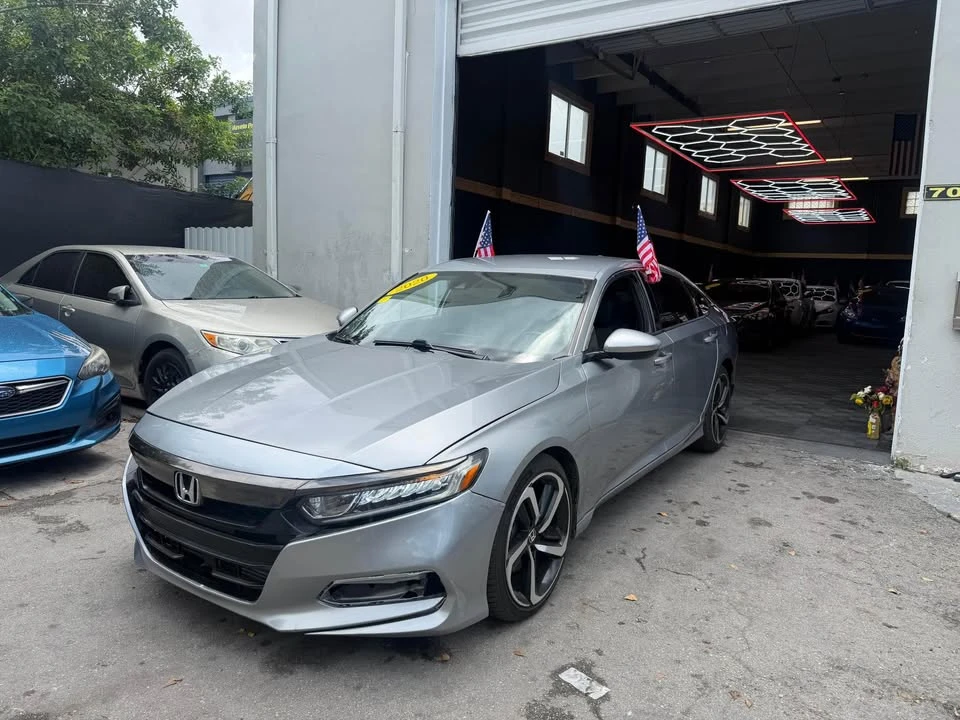2020 Honda Civic 10th Gen - Image 2 of 6