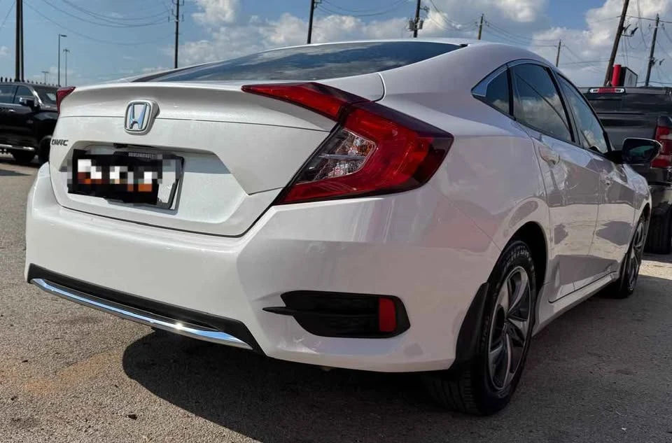 2020 Honda Civic 10th Gen - Image 2 of 4