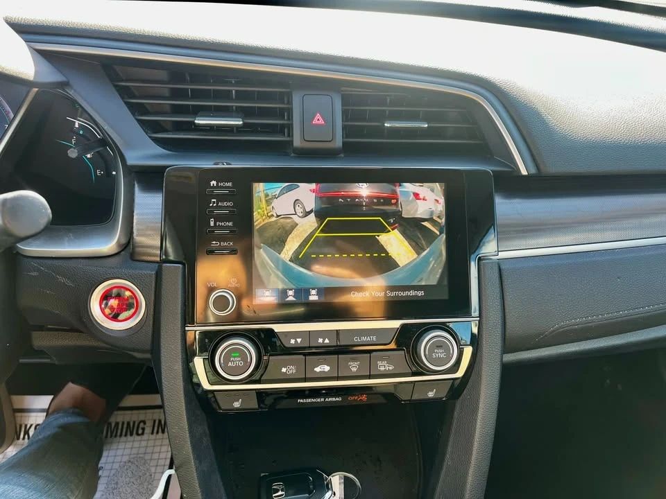 2020 Honda Civic 10th Gen - Image 10 of 17