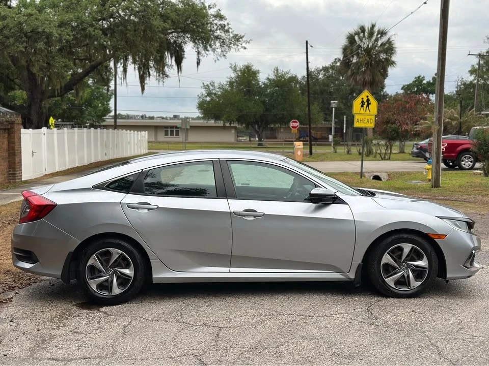 2020 Honda Civic 10th Gen - Image 6 of 15