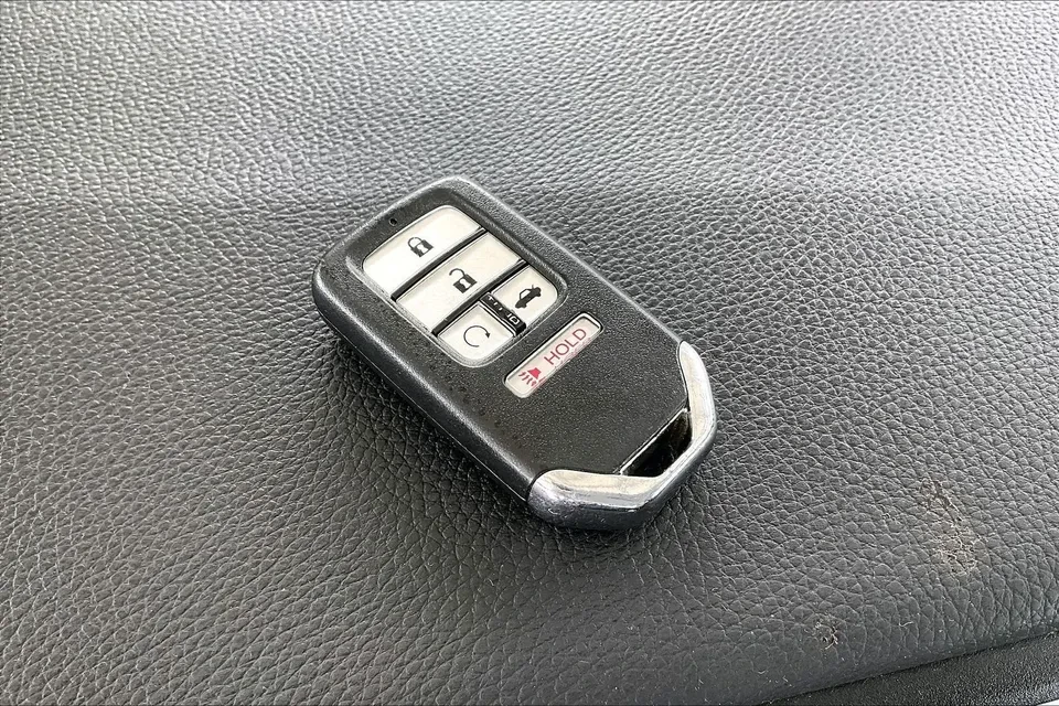 2020 Honda Civic 10th Gen - Image 10 of 15