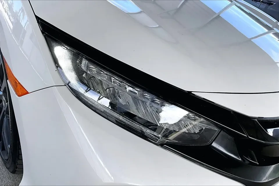 2020 Honda Civic 10th Gen - Image 9 of 18