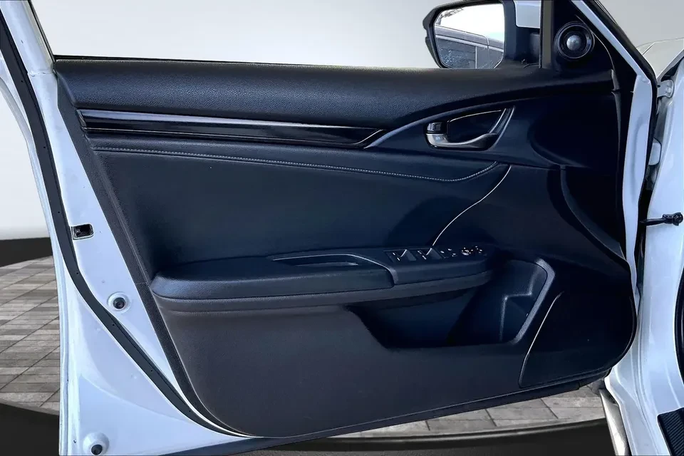 2020 Honda Civic 10th Gen - Image 15 of 18