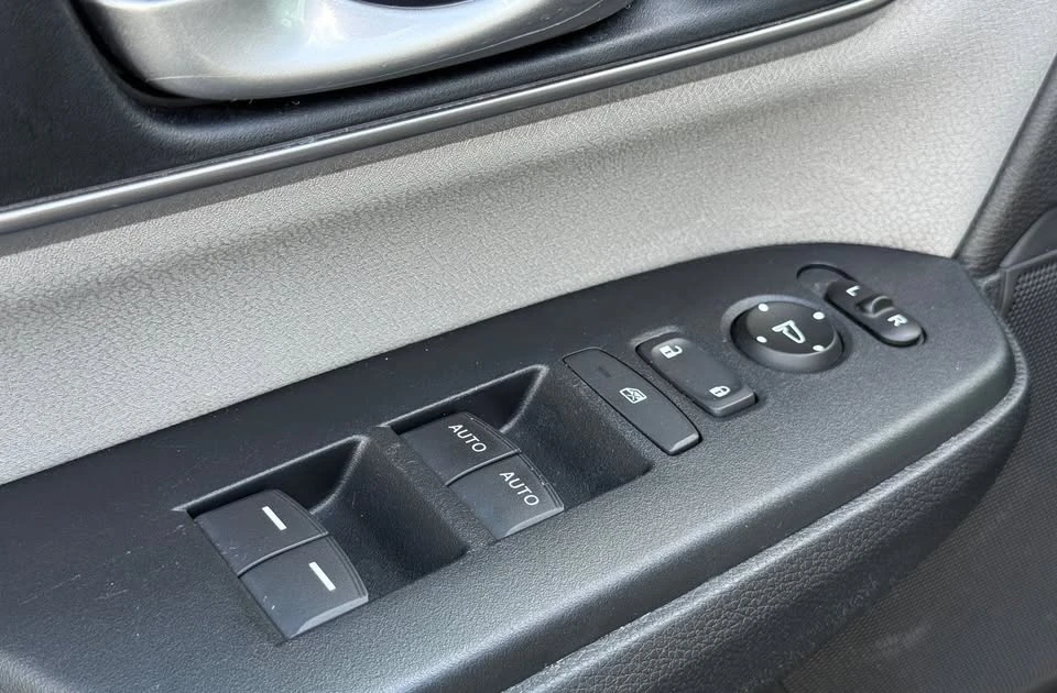 2020 Honda CR-V 5th Gen - Image 8 of 15