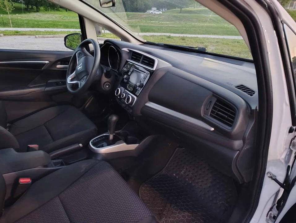 2020 Honda Fit - Image 5 of 10