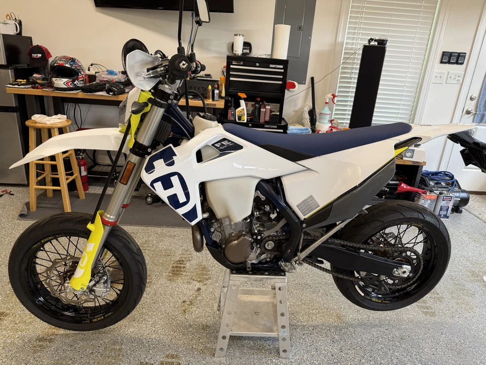 2020 Husqvarna - Image 9 of 31