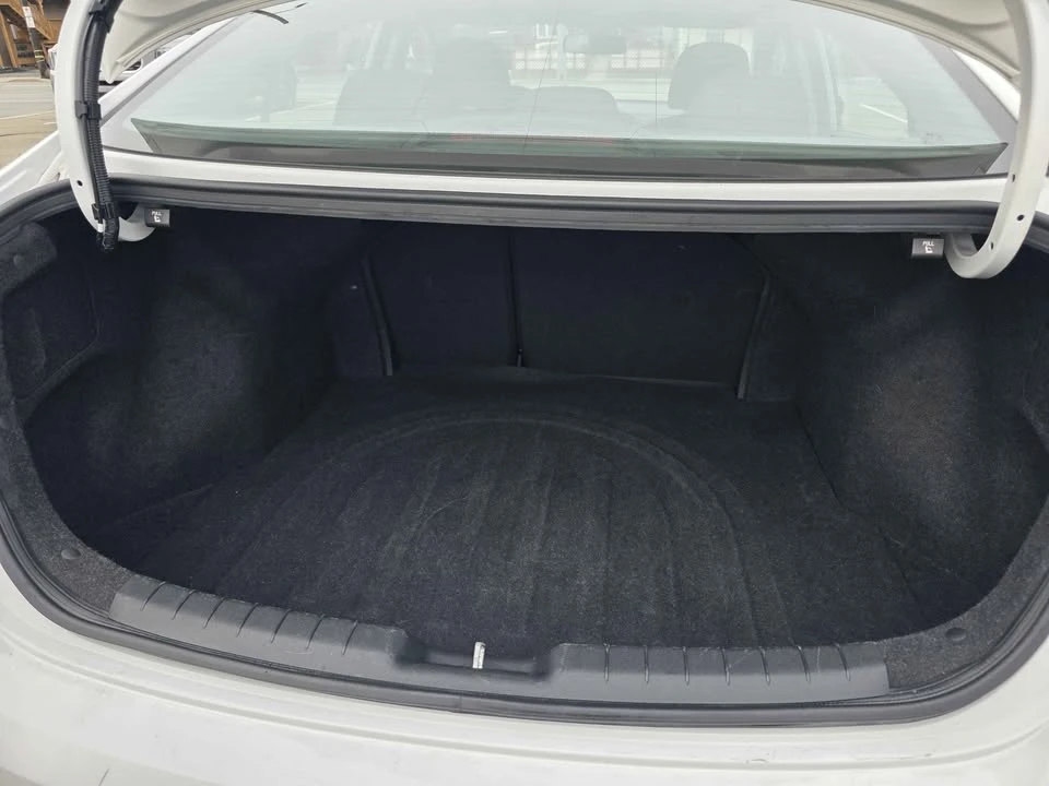 2020 Hyundai Elantra - Image 16 of 17