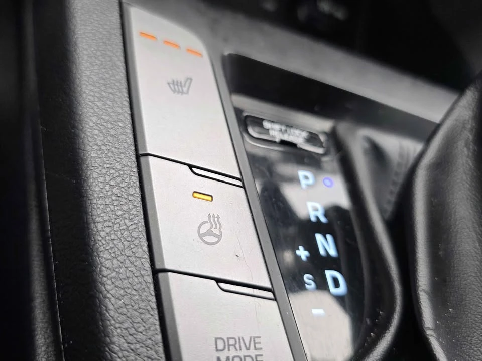 2020 Hyundai Elantra - Image 13 of 17