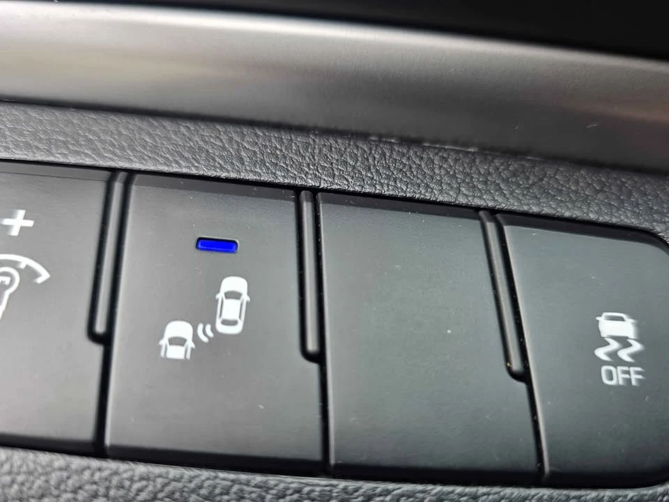 2020 Hyundai Elantra - Image 14 of 17