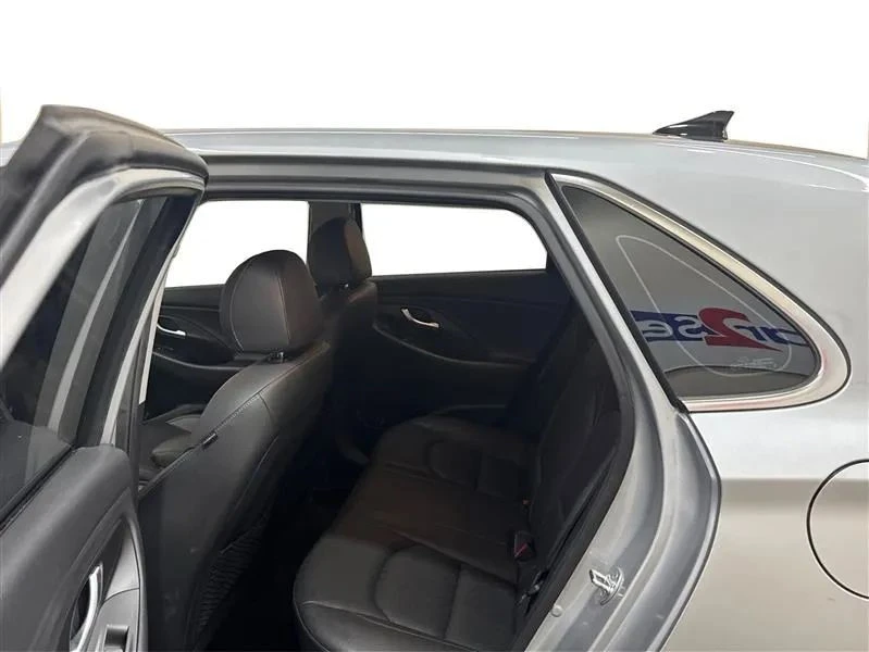 2020 Hyundai Elantra - Image 10 of 12