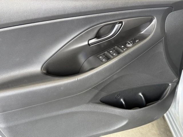 2020 Hyundai Elantra - Image 18 of 31