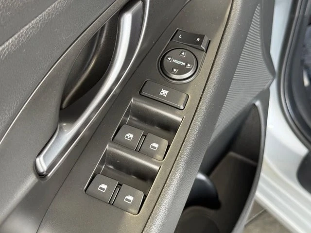 2020 Hyundai Elantra - Image 19 of 31