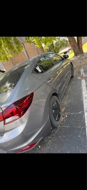 2020 Hyundai Elantra - Image 2 of 3