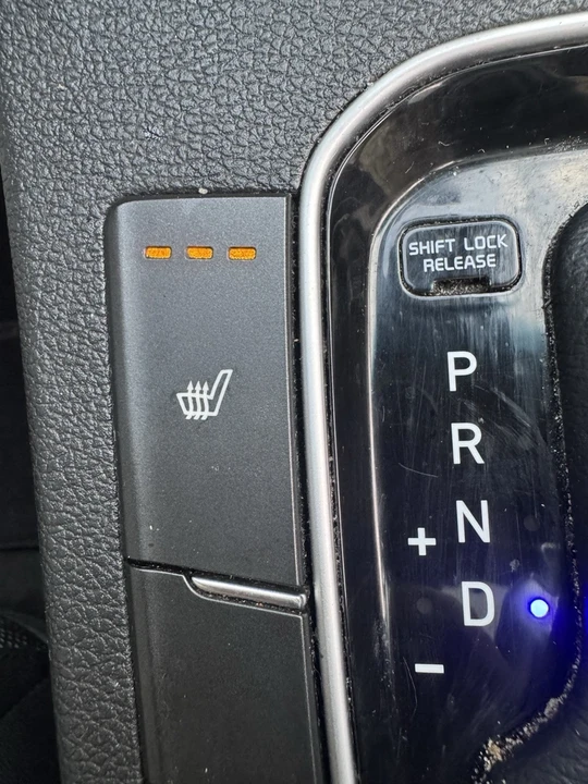2020 Hyundai Elantra - Image 9 of 15