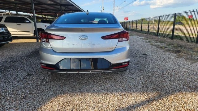 2020 Hyundai Elantra - Image 8 of 21