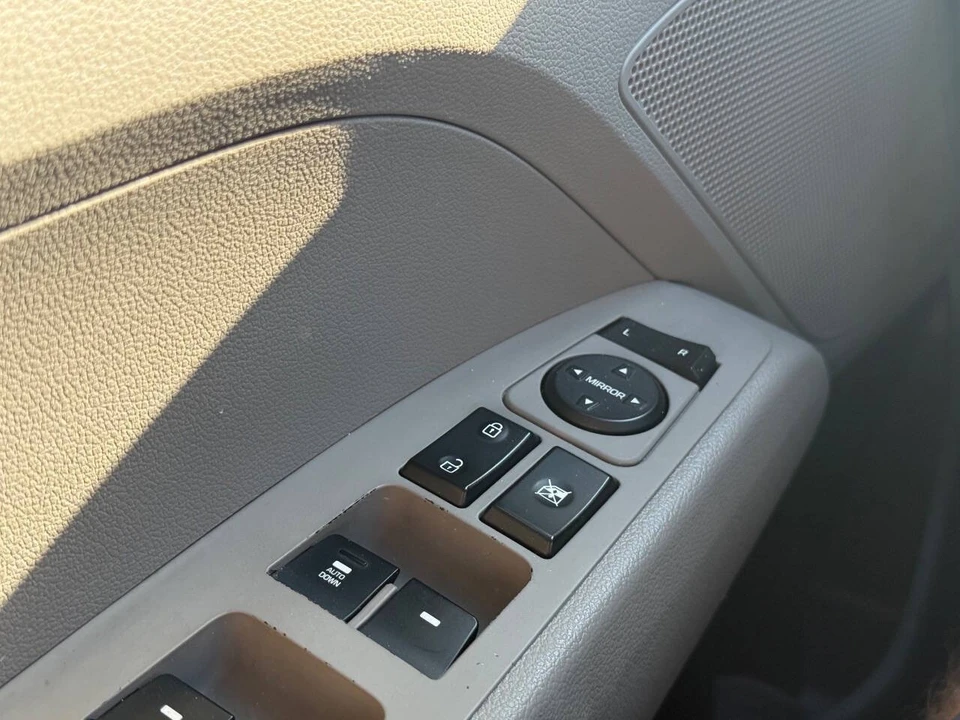 2020 Hyundai Elantra - Image 12 of 17