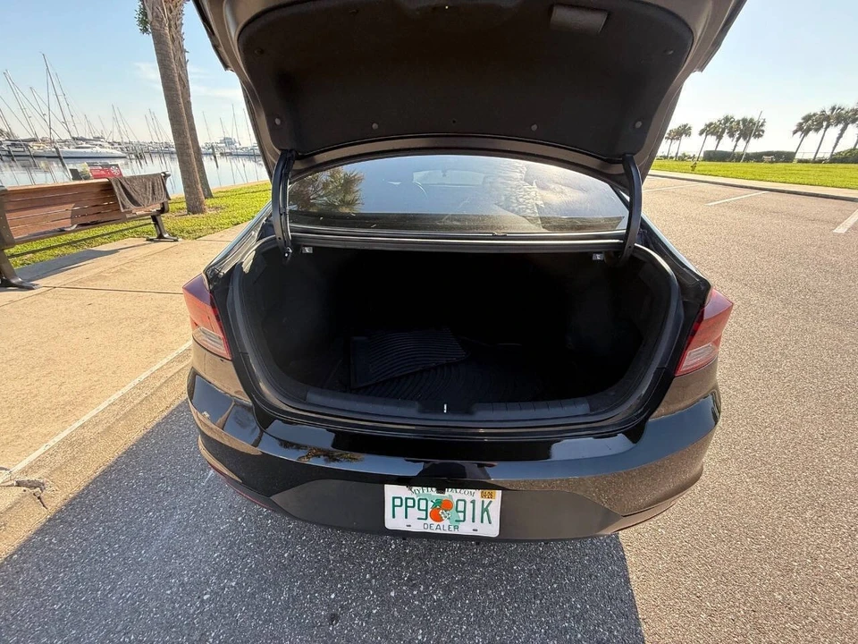 2020 Hyundai Elantra - Image 13 of 17
