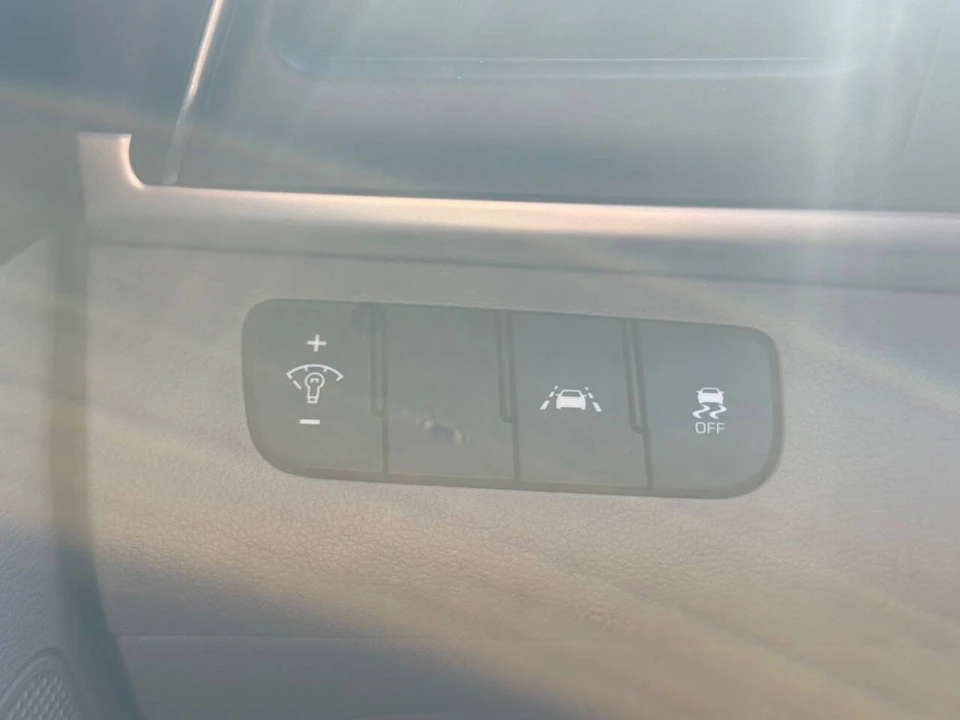 2020 Hyundai Elantra - Image 11 of 17