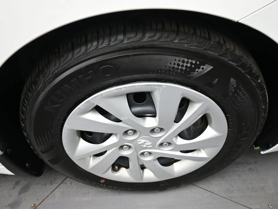 2020 Hyundai Elantra - Image 13 of 21
