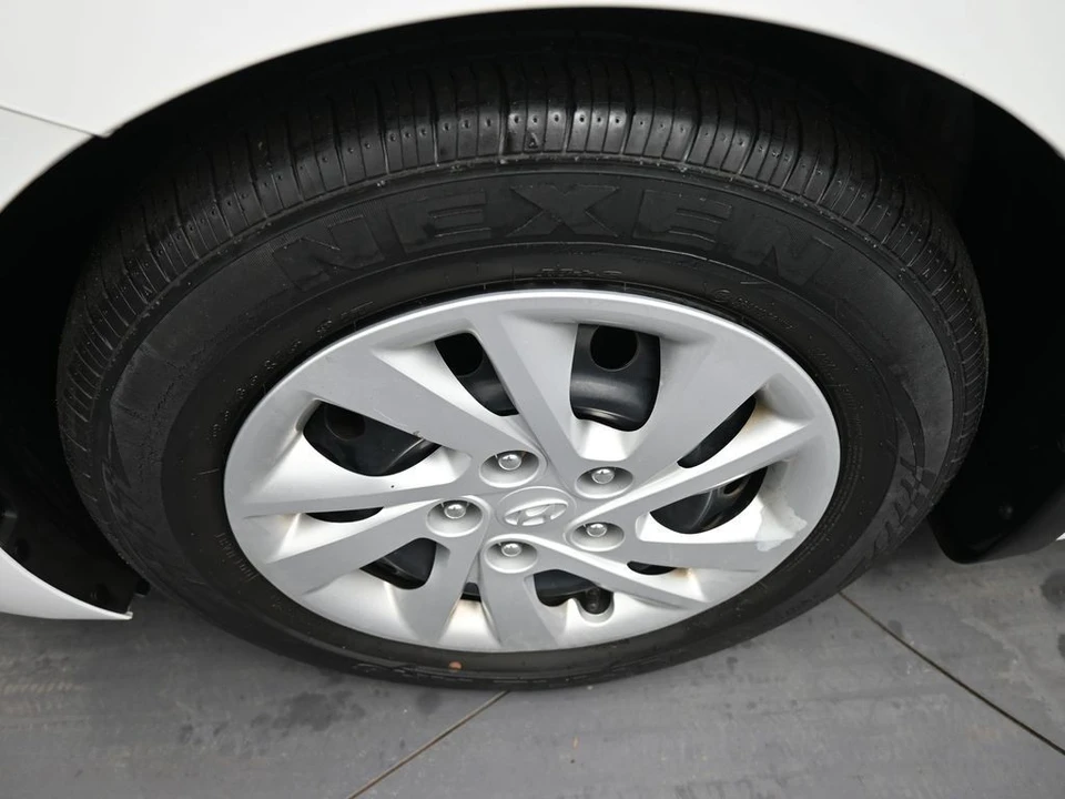 2020 Hyundai Elantra - Image 14 of 21