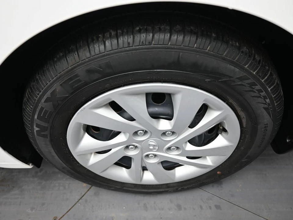 2020 Hyundai Elantra - Image 15 of 21