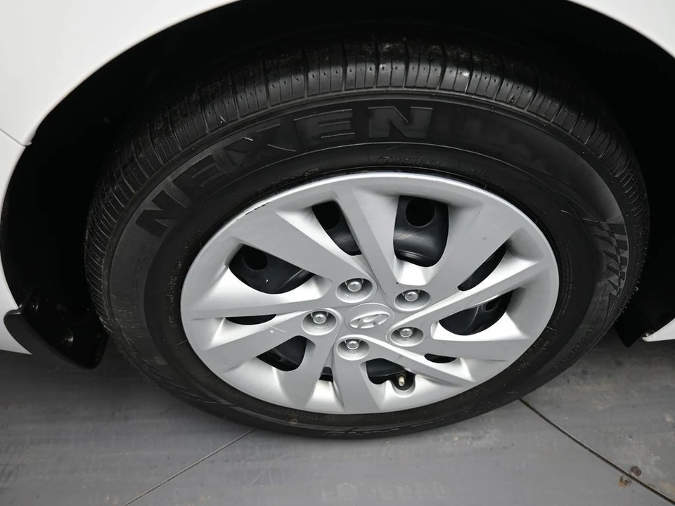 2020 Hyundai Elantra - Image 12 of 21