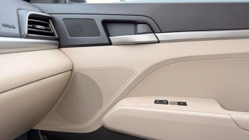 2020 Hyundai Elantra - Image 8 of 12