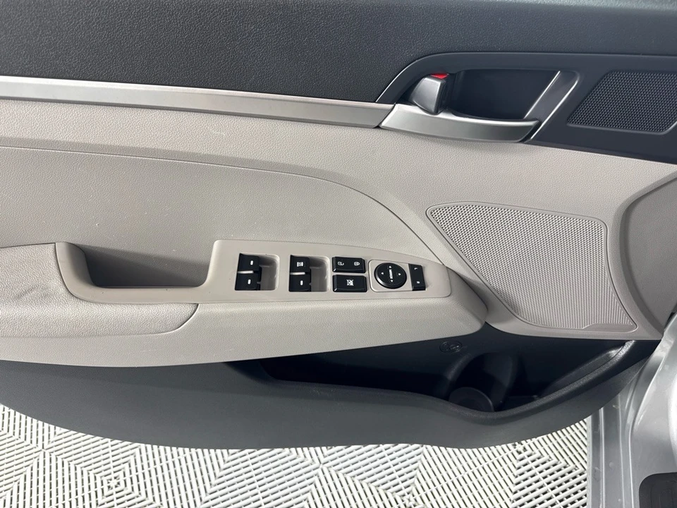2020 Hyundai Elantra - Image 10 of 12