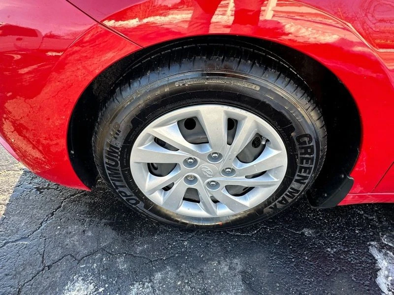 2020 Hyundai Elantra - Image 9 of 12