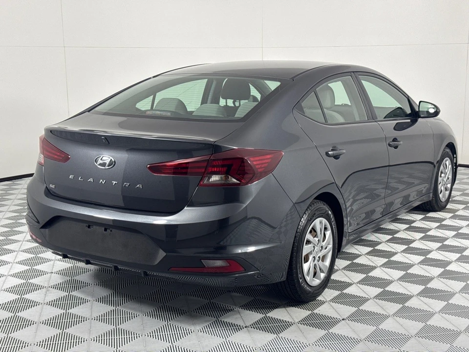 2020 Hyundai Elantra - Image 5 of 12