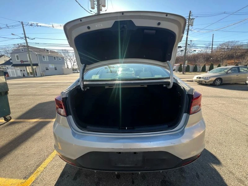 2020 Hyundai Elantra - Image 9 of 12