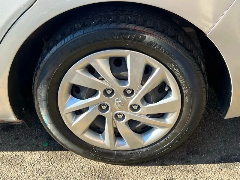 2020 Hyundai Elantra - Image 10 of 12