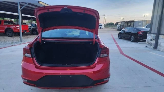 2020 Hyundai Elantra - Image 13 of 30