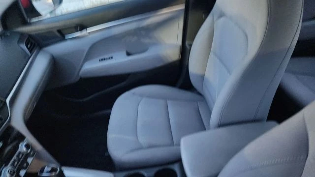 2020 Hyundai Elantra - Image 17 of 30
