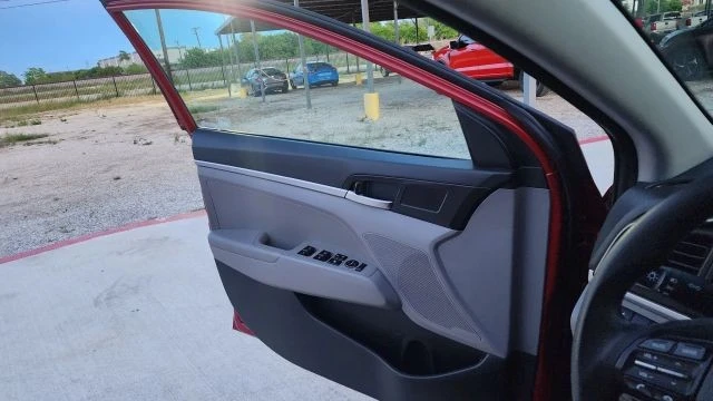 2020 Hyundai Elantra - Image 26 of 30