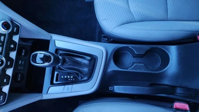 2020 Hyundai Elantra - Image 18 of 30