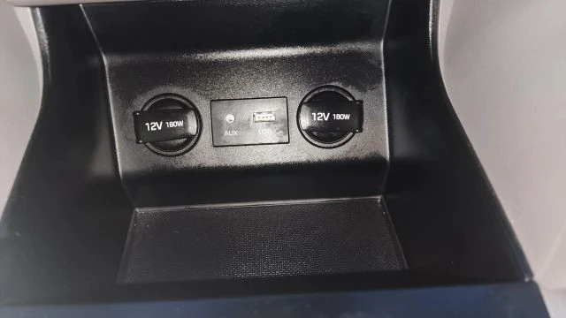 2020 Hyundai Elantra - Image 21 of 30