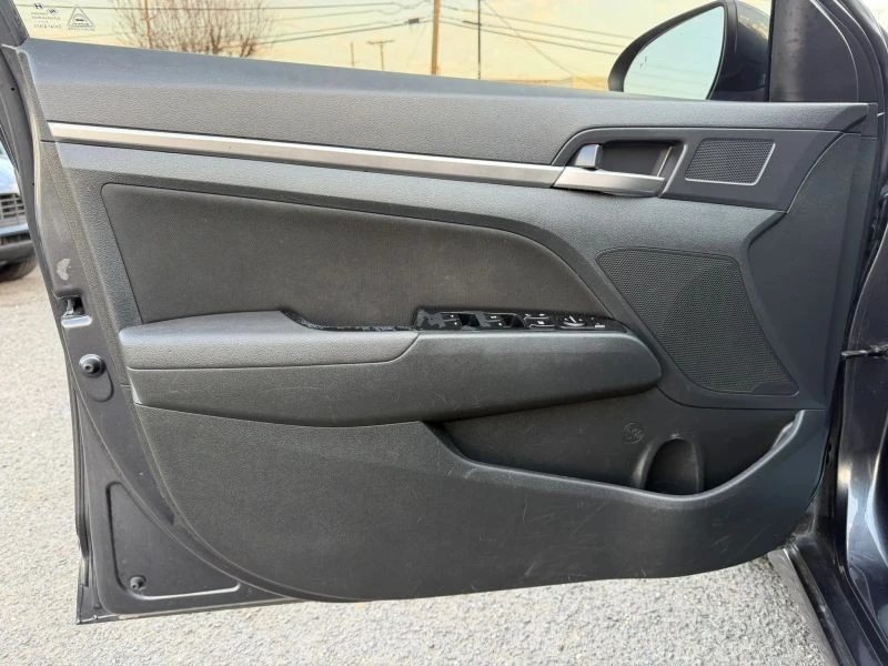 2020 Hyundai Elantra - Image 8 of 12