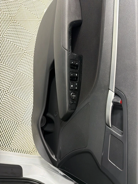 2020 Hyundai Elantra - Image 11 of 26