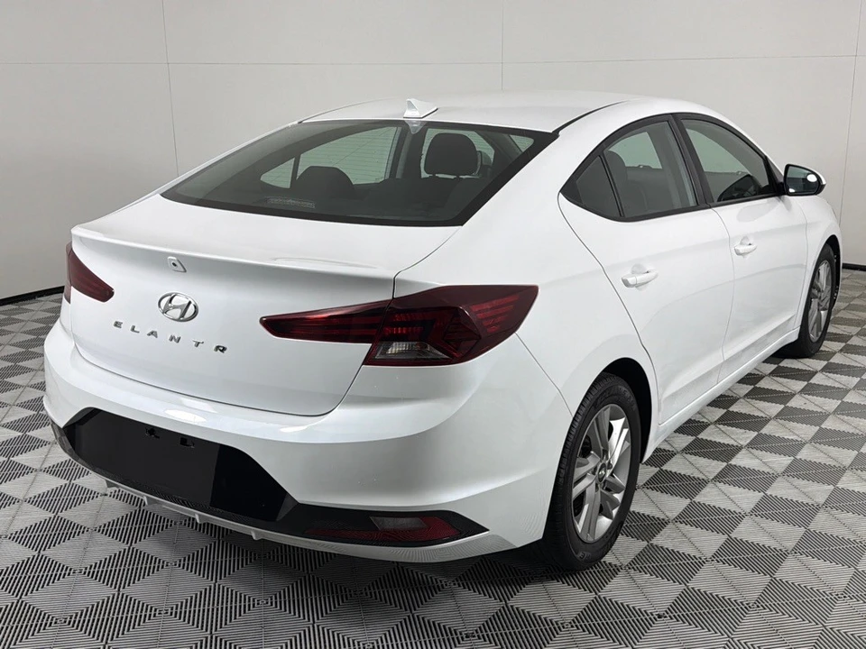 2020 Hyundai Elantra - Image 5 of 26