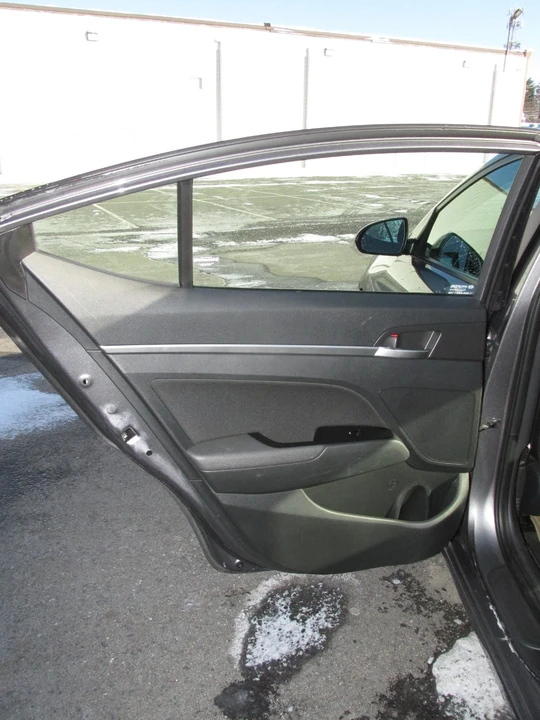 2020 Hyundai Elantra - Image 10 of 21