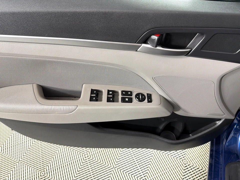 2020 Hyundai Elantra - Image 8 of 12