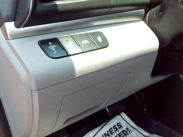 2020 Hyundai Elantra - Image 11 of 21