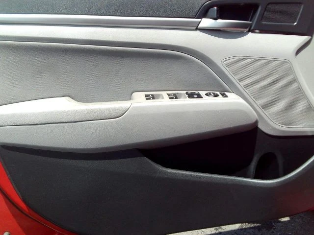 2020 Hyundai Elantra - Image 9 of 21