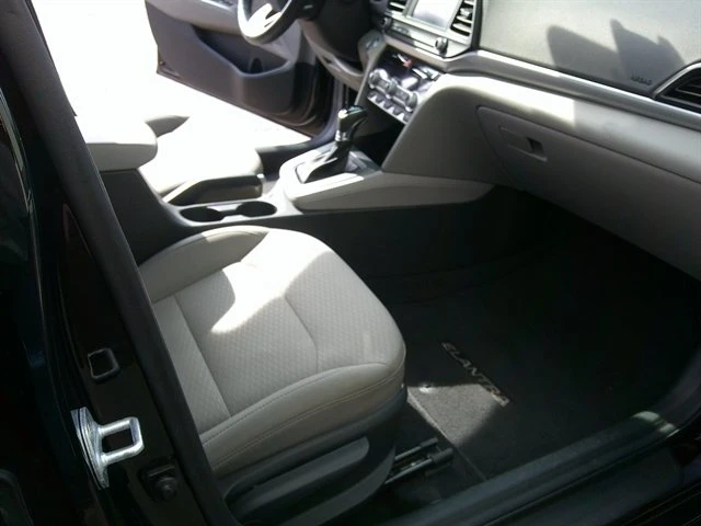 2020 Hyundai Elantra - Image 9 of 12