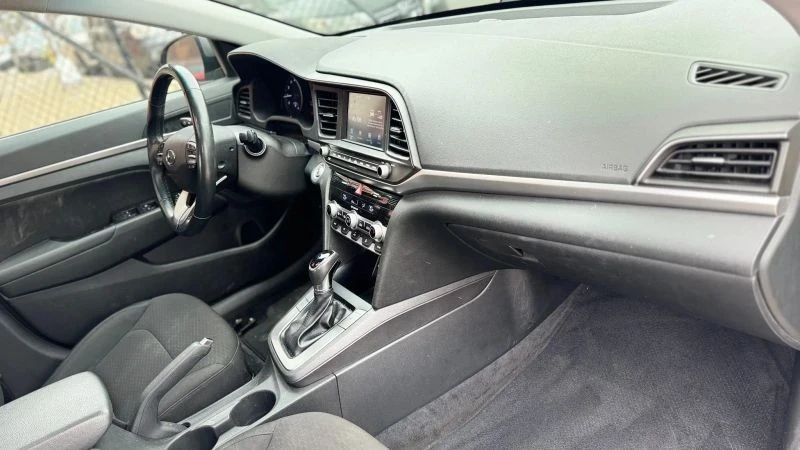 2020 Hyundai Elantra - Image 8 of 12