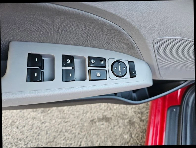 2020 Hyundai Elantra - Image 6 of 12
