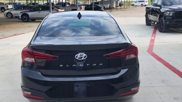 2020 Hyundai Elantra - Image 8 of 21