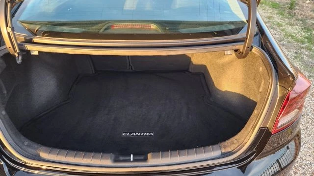 2020 Hyundai Elantra - Image 16 of 21